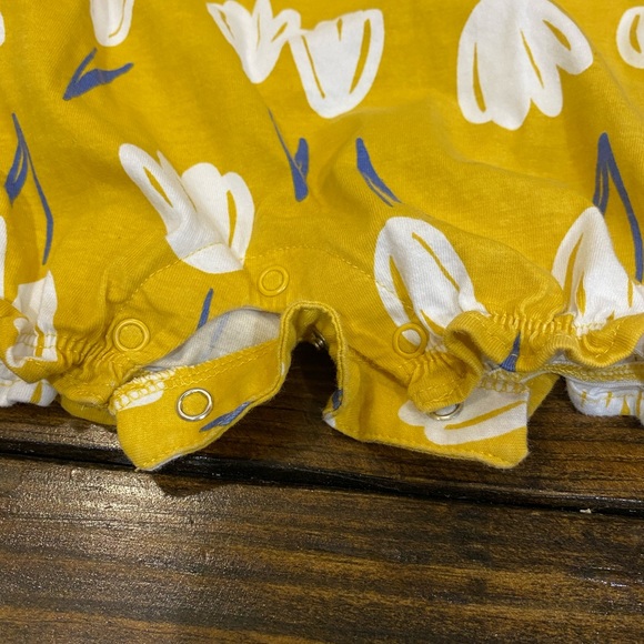 Girls 24 month Carter’s Romper - Picture 4 of 4